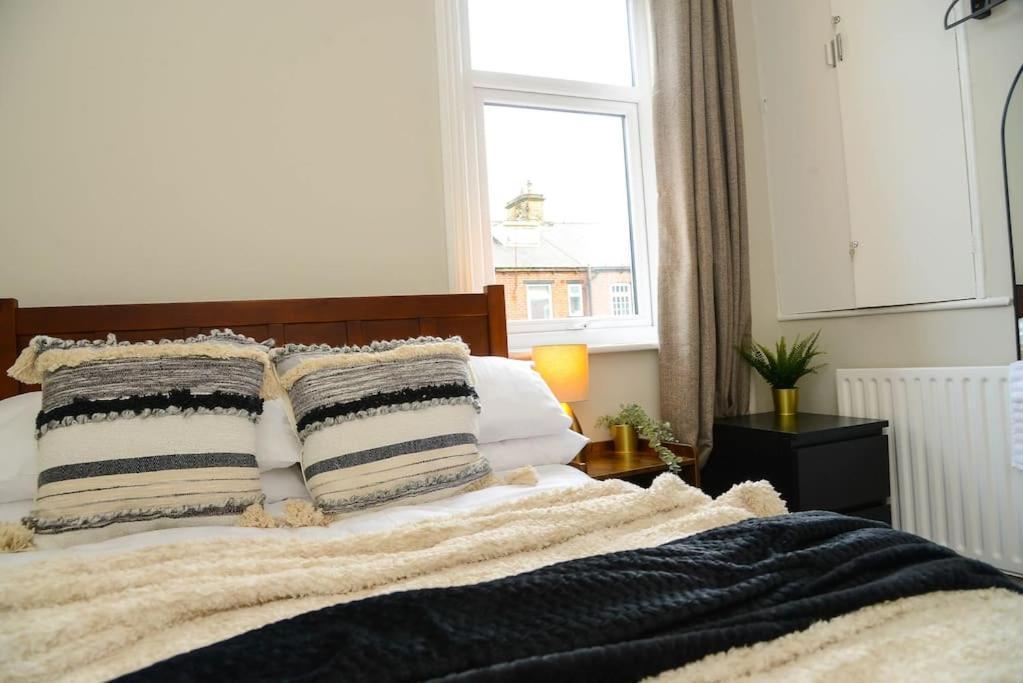 Ferienwohnung Delightful 2 Bed Town Centre House, Sleeps 4 Barnsley Exterior foto