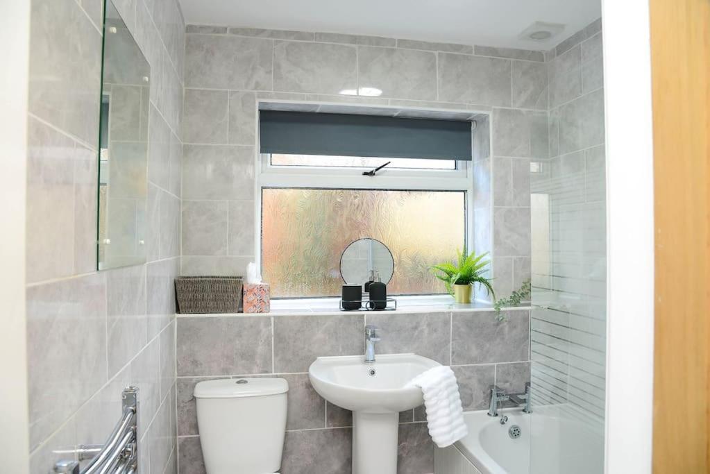 Ferienwohnung Delightful 2 Bed Town Centre House, Sleeps 4 Barnsley Exterior foto