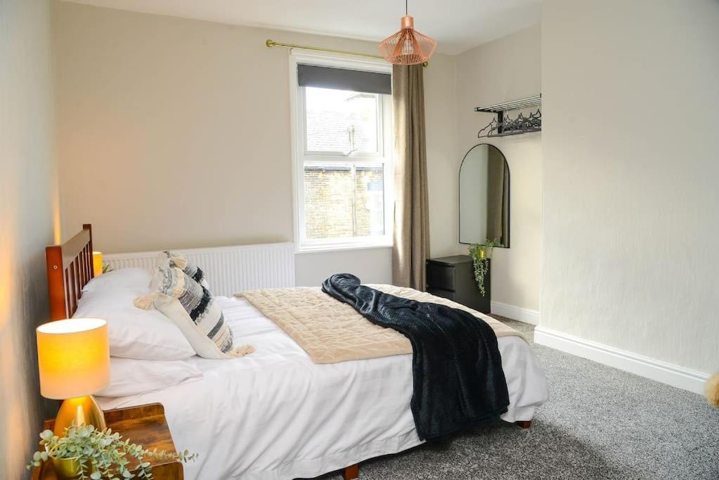 Ferienwohnung Delightful 2 Bed Town Centre House, Sleeps 4 Barnsley Exterior foto